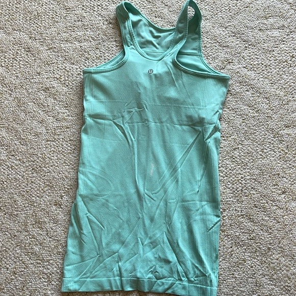 Lululemon tank with shelf bra built in sz 6 - Picture 2 of 7